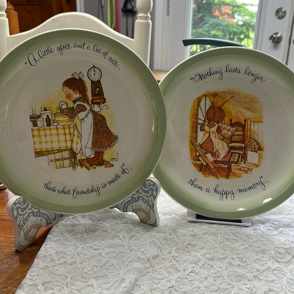Vintage Holly Hobby collector plates set of two in EXCELLENT CONDITION